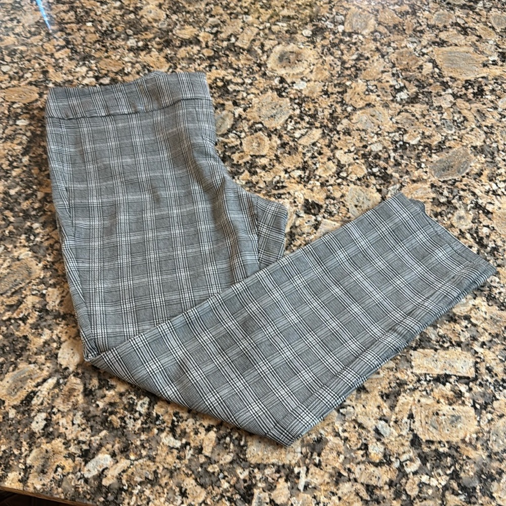 Woman’s cropped dress pants size 10 Worthington